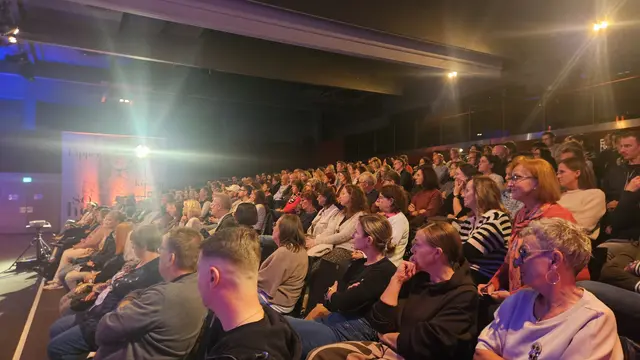 Rund 200 Besucher erlebten einen Abend voller Inspiration und innerer Ruhe im Rahmen der Vortragsreihe „Impulse für Kopf und Herz“. | Foto: Moststraße
