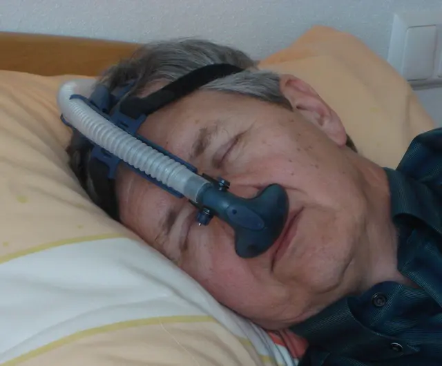 Rund 700.000 Menschen in Österreich leiden unter Atemaussetzern während des Schlafes, der sogenannten obstruktiven Schlafapnoe (OSA). Experten zufolge gibt es jetzt zwei völlig neue Therapieansätze. | Foto: josef hoza
