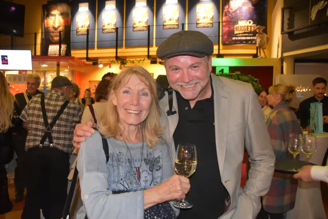 Wenn die "Baba mit dem Mummerl" eine Premiere feiert: Erika Deutinger und Thomas Stipsits. | Foto: Michael Strini