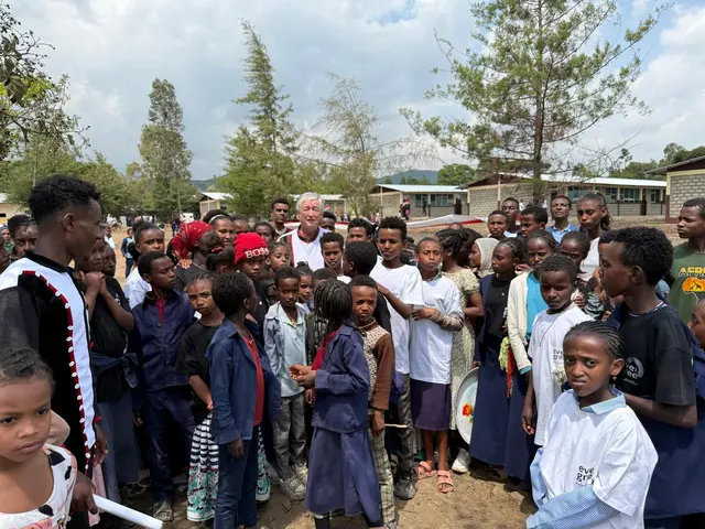 Die Freude bei der Schuleröffnung war mitreißend, Mitten drin Peter Krasser aus Wies. | Foto: MfM