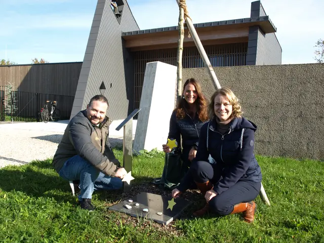Der Erinnerungsbaum für Sternenkinder steht bei der neuen Aufbahrungshalle. | Foto: Stadtgemeinde Herzogenburg