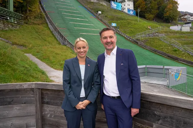 Landesrat Martin Zauner mit Staatssekretärin Michaela Schmidt | Foto: Land Salzburg/Neumayr/Hölzl