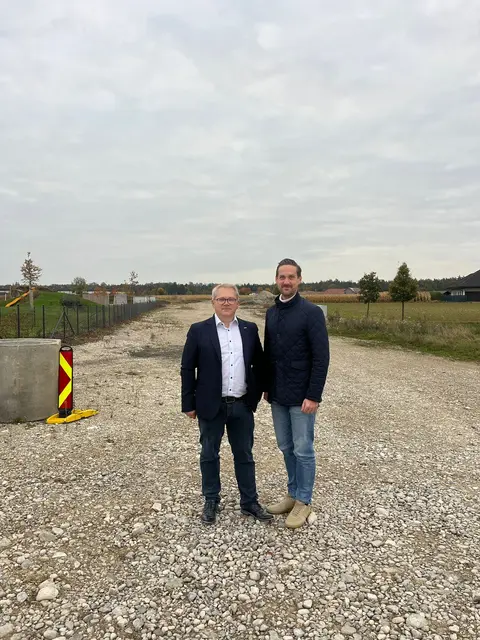 Der WKO-Obmann von Wels-Land Alexander Huber und WKO-Leiter Thomas Brindl fordern mit Nachdruck einen vierspurigen Ausbau der Bundesstraße 1. | Foto: WKO