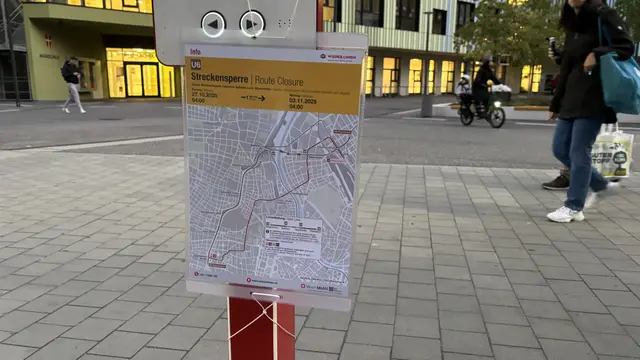 Fahrgäste werden auch über einen Aushang informiert. | Foto: Kathrin Klemm/MeinBezirk
