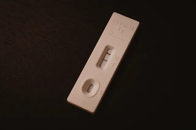 Bei Symptomen empfiehlt der Mediziner vor allem Risikopersonen einen Covid-Test, da das antivirale Medikament Paxlovid im Falle einer Infektion Krankenhausaufenthalte verhindern und auch das Risiko von Langzeitfolgen (Long Covid) reduzieren kann. | Foto: Pixabay