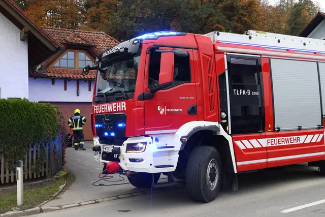 Großeinsatz bei einem Haus in Hinzenbach: Es war zu einem Gasaustritt gekommen. | Foto: laumat/Matthias Lauber