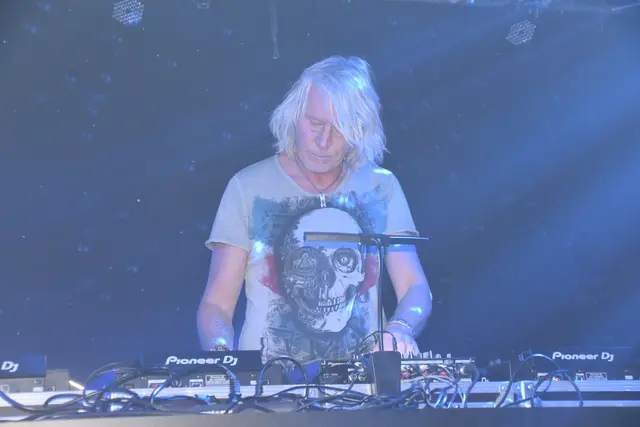 Throwback: Die legendäre "Kama-Party" wurde am Samstag, 3. Dezember 2022, in der "Destruction Hall" in der Messe Oberwart abgefeiert. Am Pult stand auch der legendäre Kama-DJ Ewald Tatar, der die vielen Besucher in zahlreiche Jahre der "Kama-Partys" zurück versetzte. | Foto: Michael Strini