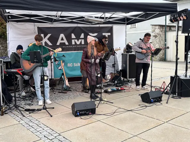 "Kamot" bei ihrem Benefizkonzert am Wochenmarkt in Ober-Grafendorf. | Foto: Ta