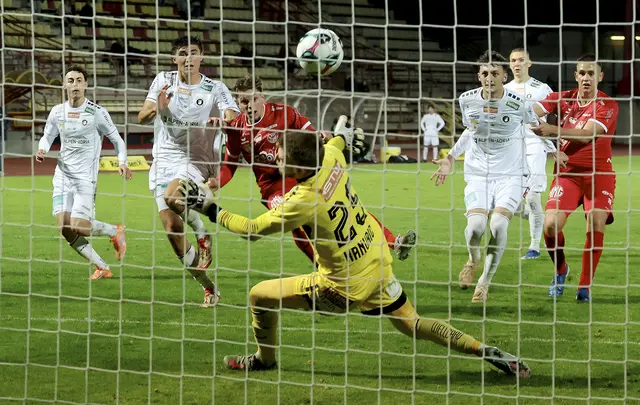 Luca Hassler erzielte im Elfmeternachschuss den Ausgleich für Kapfenberg.  | Foto: GEPA pictures/ Hans Oberländer