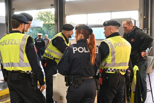 Schwerpunktaktion der Landespolizei Tirol in Zusammenarbeit mit der KFZ-Prüstelle in Innsbruck. Im  Fokus: technische Mängel und getunte Fahrzeuge. | Foto: Lucia Königer