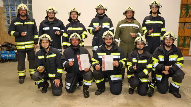 Die Mitglieder der Feuerwehr Günseck legten die Branddienstleistungsprüfung erfolgreich ab. | Foto: Bezirksfeuerwehrkommando Oberwart/Alexander Flaschberger