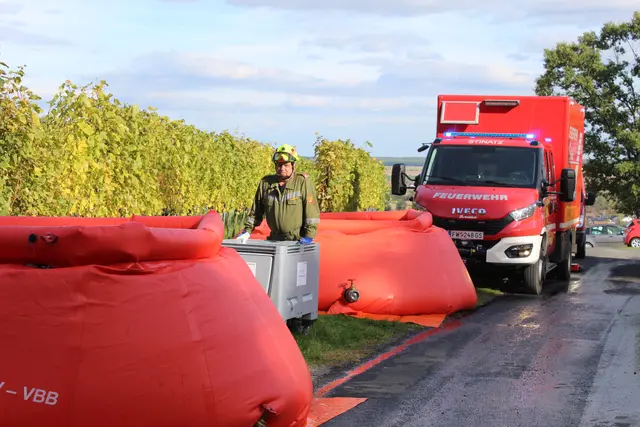 Ausgangspunkt war ein angenommener Waldbrand rund 300 Meter vom nächsten Hydranten entfernt. Daher musste eine stabile Wasserversorgung hergestellt werden. | Foto: Bezirksfeuerwehrkommando Güssing