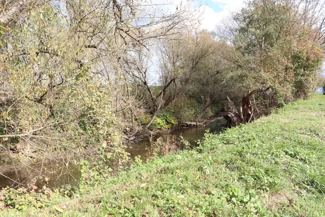 Aus der eingespeisten Kloake wird nach etwa fünf Tagen sauberes Wasser, das hier der Kainach zugeführt wird.  | Foto: Edith Ertl
