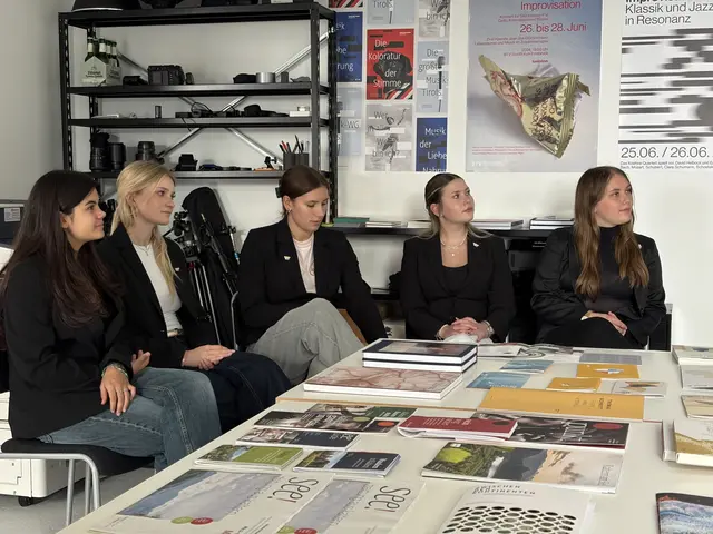 Die Jung-Designerinnen der HLW FW Kufstein nahmen viele Informationen und Anregungen mit. | Foto: HLW FW Kufstein