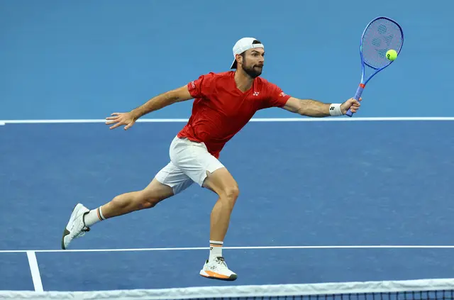 Hammerlos: Jurij Rodionov, der vom Veranstalter eine Wildcard erhalten hat, bekommt es gleich in Runde eins mit dem als Nummer drei gesetzten Australier Alex de Minaur (ATP-Weltrangliste 7) zu tun. | Foto: Bernadett Szabo / REUTERS / picturedesk.com