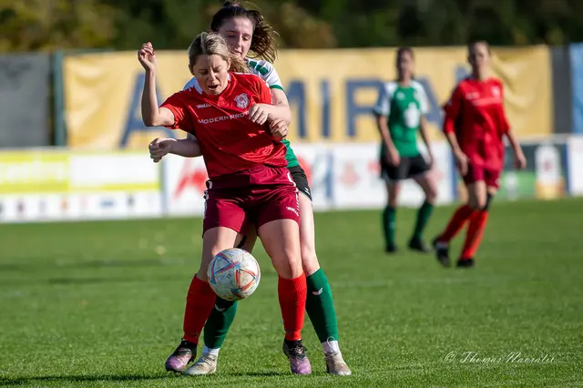 Bettina Rohrmüller (rot) im harten Zweikampf – wie das ganze Team kämpfte sie mit vollem Einsatz gegen den Tabellenführer aus Waidhofen an der Thaya. | Foto: Thomas Navratil