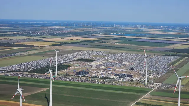 Nova Rock 2025 - ein Blick von oben auf die Pannonia Fields II  | Foto: Tscheinig