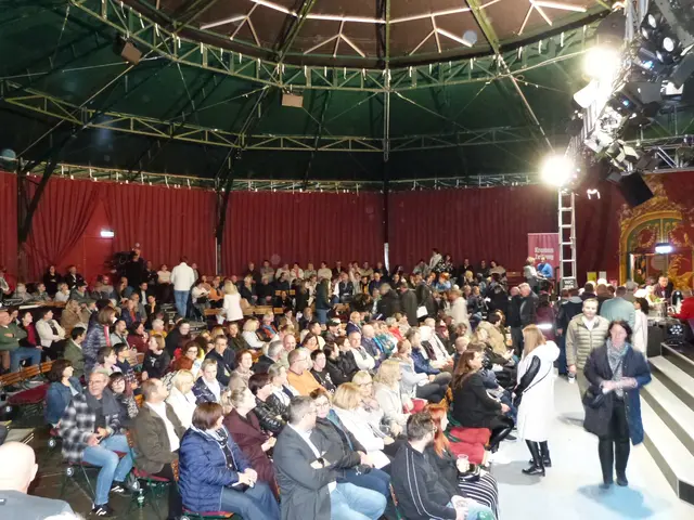 Rund 390 Gäste versammelten sich im ausverkauften Lustspielhaus. | Foto: Vanessa Wittmann