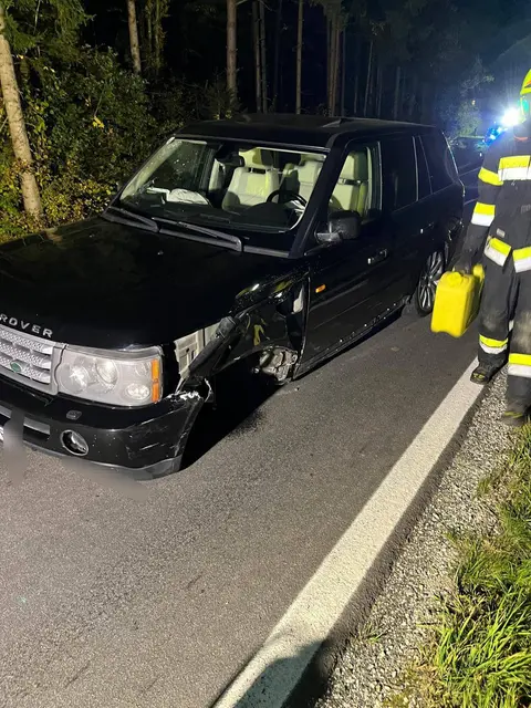 Die Fahrzeuge wurden beim Unfall schwer beschädigt. | Foto: FF Krems