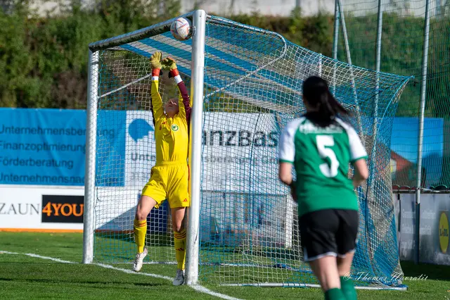 Nach nur zwei Minuten fast die Führung für den SC Herzogenburg – der Ball prallte nach einem Heber von Gertrud Sensoy an die Latte. | Foto: Thomas Navratil