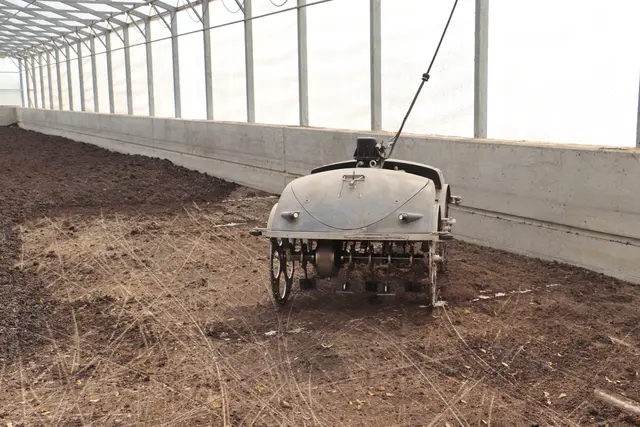 Hier wird der Schlamm gewendet und getrocknet. | Foto: Edith Ertl