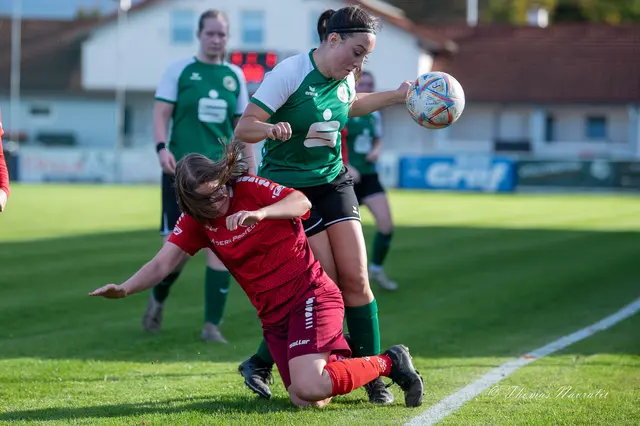 Sandra Halbmayer (rot) bleibt trotz harter Gegenwehr dran und zeigt einmal mehr ihre Leidenschaft am Spielfeld. | Foto: Thomas Navratil