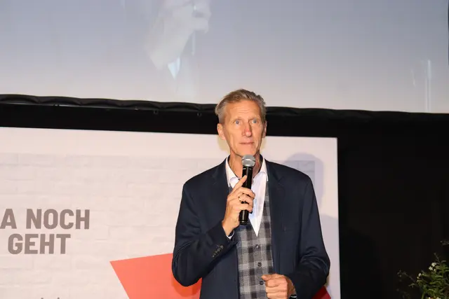 Moderator Oliver Zeisberger führte durch den Abend. | Foto: Lederer