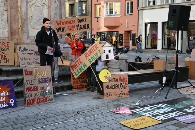 Redebeiträge vom Verein Dowas in Innsbruck. | Foto: Lucia Königer