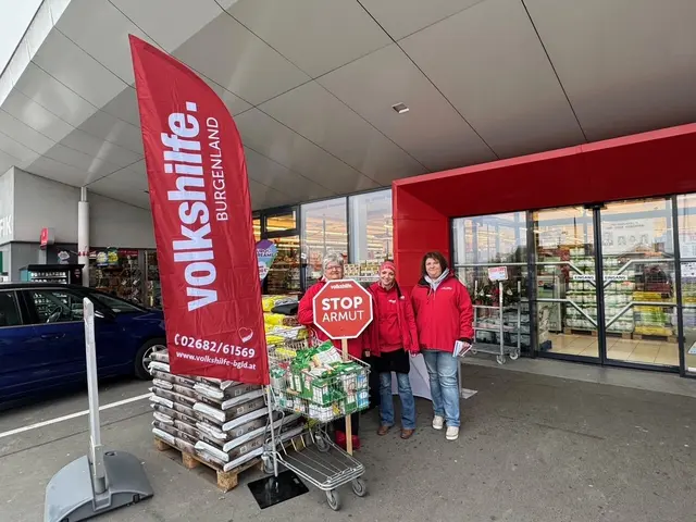 Die Volkshilfe Burgenland bat um Lebensmittelspenden vor dem Spar-Markt in Güssing. | Foto: Volkshilfe Burgenland