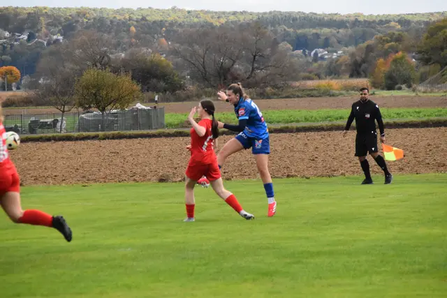 Leonie Pinter zieht zum 1:0 ab. | Foto: Michael Strini