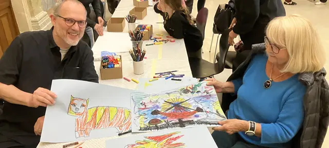 Gerald Denk und Ursula Modl leisteten ihren Beitrag an der Kreativstation. Hier wurde das längste Art-Brut-Graffiti innerhalb von drei Stunden gestaltet | Foto: Stockmann