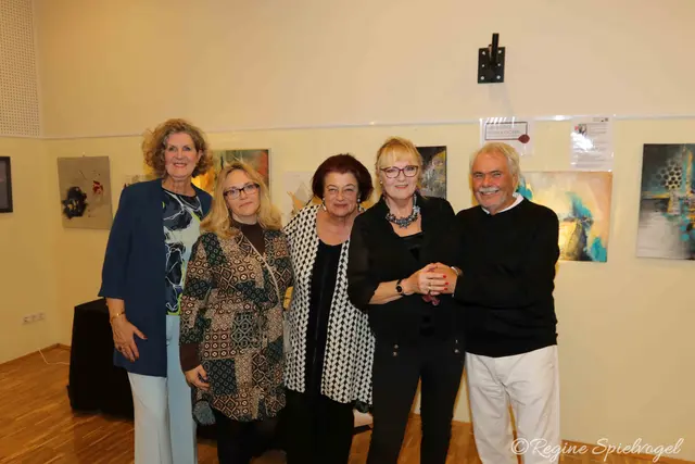 Regina Dicken, Sabine Rosa Sobotka, Anna-Lore Konvicka, Ingrid Putze und Willi Wimmer luden zur Vernissage Kunst in Laab im Walde