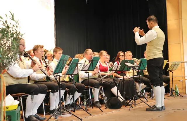 Die Trachtenkapelle Dobl unter der Leitung von Kapellmeister Matthias Hammer eröffnete den Festakt mit der Festlichen Musik von Rudolf Bodingbauer | Foto: Edith Ertl