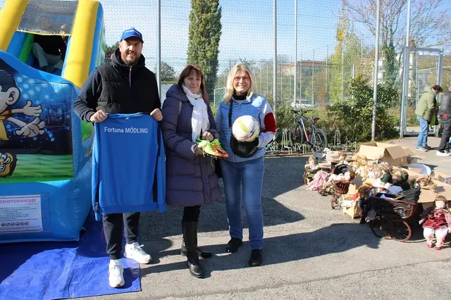 Obmann des Fortuna Fußballvereins Denis Hamzic mit Bürgermeisterin Silvia Drechsler und Frauenbeirat Gründerin Elisabeth Handler
