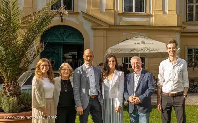 Förderverein der Gewerbe- und Handelsbetriebe in Bruck/Leitha mit Bürgermeister Herbert Werner (2. von rechts). | Foto: www.cine-motion.at / Ivanek
