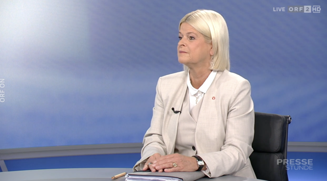 Am Sonntagvormittag war die Verteidigungsministerin Klaudia Tanner bei der Pressestunde zu Gast.  | Foto: Screenshot "ORF2"