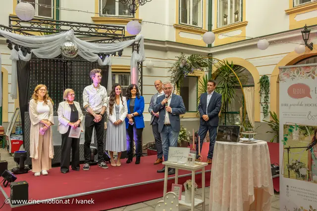Verena Kögl, Marianne Bastel, Moritz Gasser, Petra Haumer, Anita Pazderka, Stefan Breyer mit BM Herbert Werner und Peter Schenzel (vlnr). | Foto: www.cine-motion.at / Ivanek