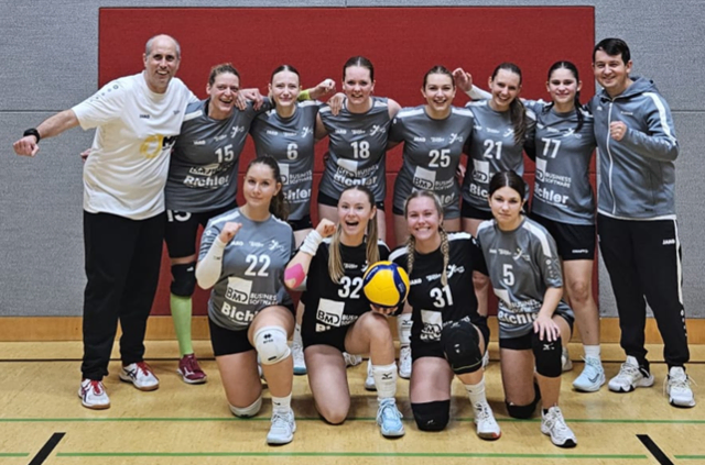 Damen Team 3.LL mit den Trainern Peter Tsigrimanis und Florian Ti? | Foto: TV Steyr Volleyball