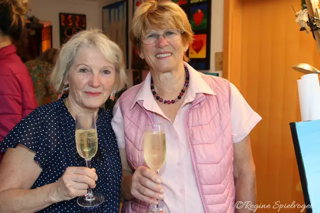 Doris Kapusta und Monika Pabeschitz die der Künstlerin ebenfalls einen Besuch abstattete.