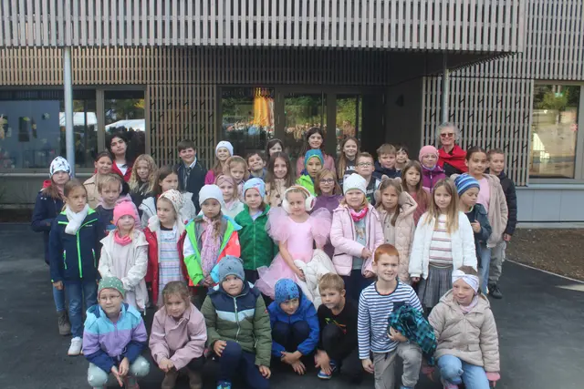 Die Gesangseinlage der Schulkinder gab der Eröffnung einen würdigen Rahmen. | Foto: arbes