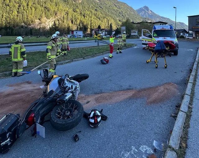 In Längenfeld kam es am Samstagnachmittag zu einem schweren Verkehrsunfall mit einem Motorradfahrer.  | Foto: ZOOM.Tirol