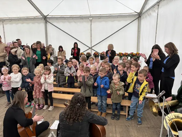 Die Kinder steuerten Gesang und Gedichte bei. | Foto: MeinBezirk/ Christian Zechner