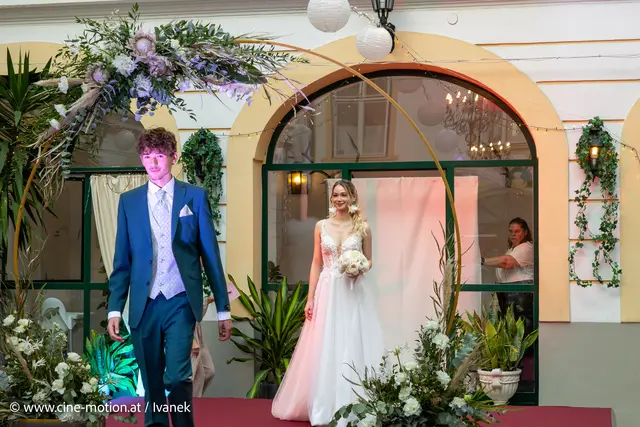 Modeschaud Hochzeitsparre ausgestattet von den anwesenden Ausstellern - Farbe für Männer 2025 blau. | Foto: www.cine-motion.at / Ivanek