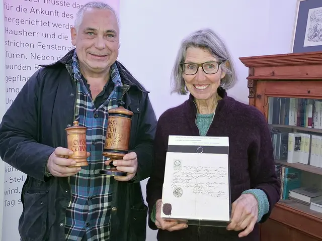 Tag der offenen Tür im Strindbergmuseum Saxen. Dr. KarlHohensinner und Vereinsobfrau Veronika Kirchner.