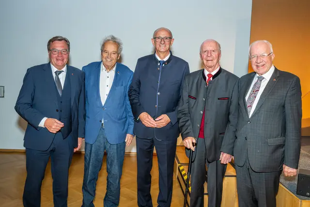 Tirols Landeshauptmänner: Günther Platter, Wendelin Weingartner, Anton Mattle, Alois Partl und Herwig van Staa | Foto: VP Tirol/Allaweil