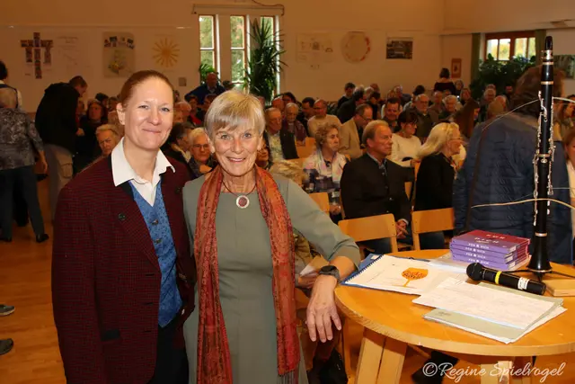 Elisabeth Ebner mit Bürgermeisterin aD Claudia Bock.