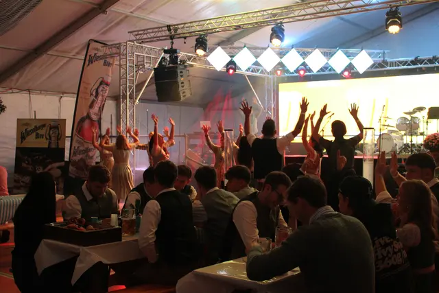 Beim Oktoberfest am See wurde den Abend lang durchgetanzt.