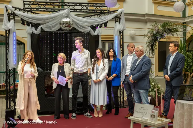 Eröffnung der Hochzeitsmesse durch das 6köpfige Team mit BM Herbert Werner und Peter Schenzel (Standesamt). | Foto: www.cine-motion.at / Ivanek