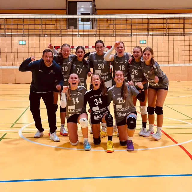 Team U18 mit Trainer Mike Pascher | Foto: TV Steyr Volleyball