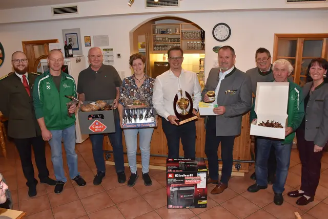 Galanacht des Schützeneins Pabneukirchen. 60 Jahre Schützenverein. Ehrung der Staats-, Landes und Ortsmeister 2025. Siegerehrung Luftpistole.  | Foto: Zinterhof